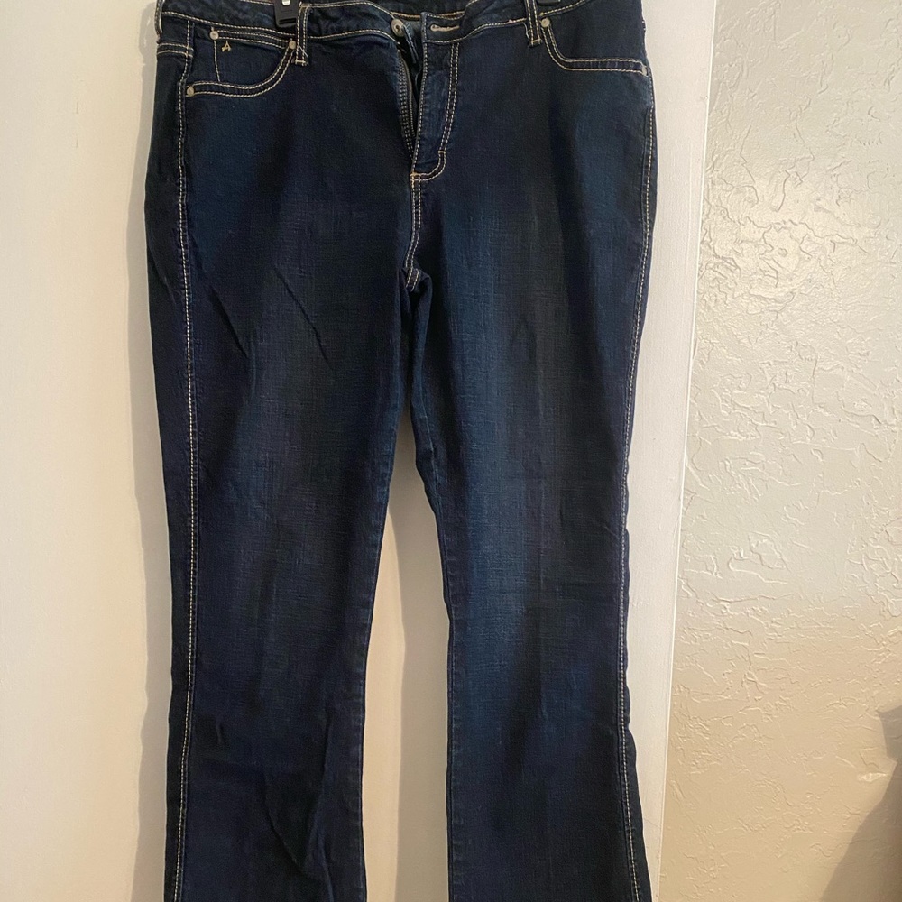 Wrangle Aura, mid-rise bootcut jeans. Size 18